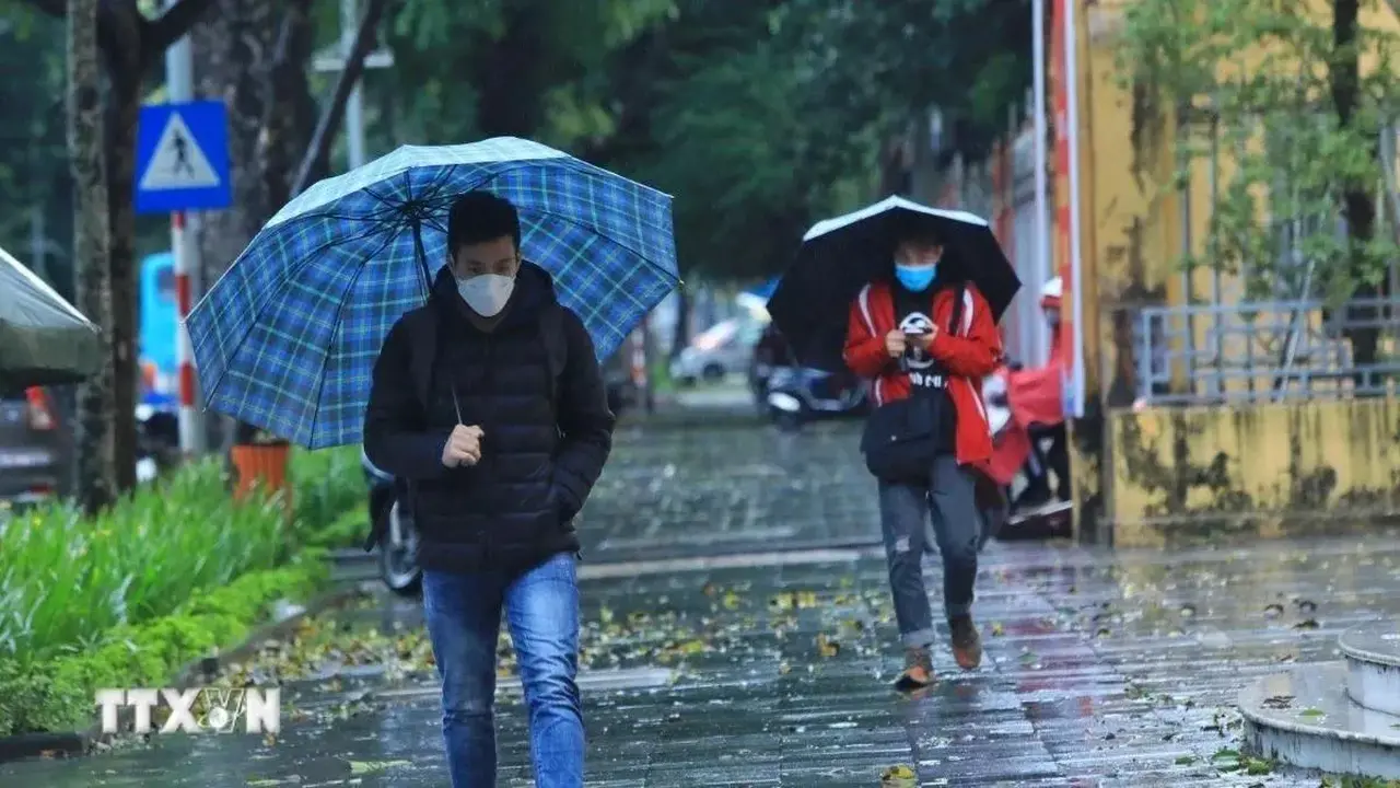 أمطار وثلوج.. منخفض جوي يضرب هانوي ويخفض درجات الحرارة لمستويات قياسية